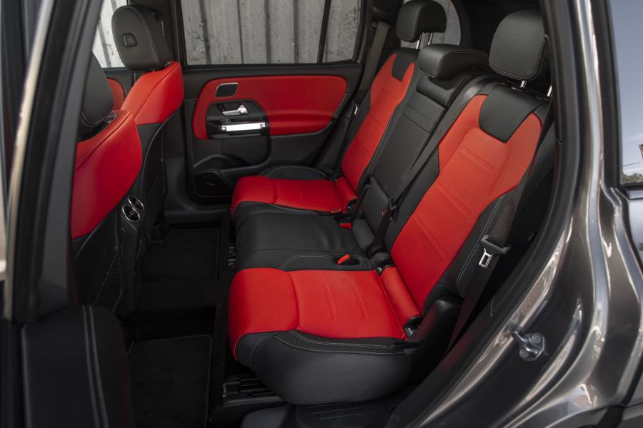 Интерьер Mercedes-Benz GLB250 AMG Line (X247) 2019 года  (NA) (фото 13 из 40)
